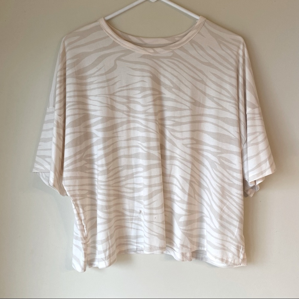 Old Navy Active Cream Animal Print Relaxed Fit Crop Top